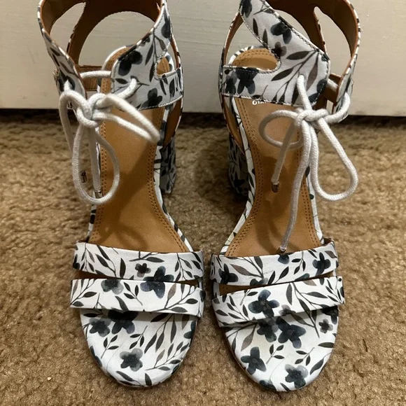 Floral heels - Picture 4 of 5